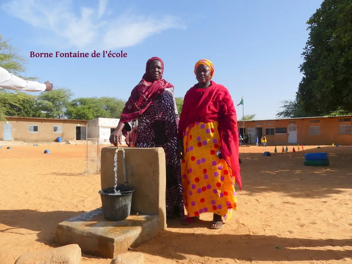 Borne fontaine de l'école