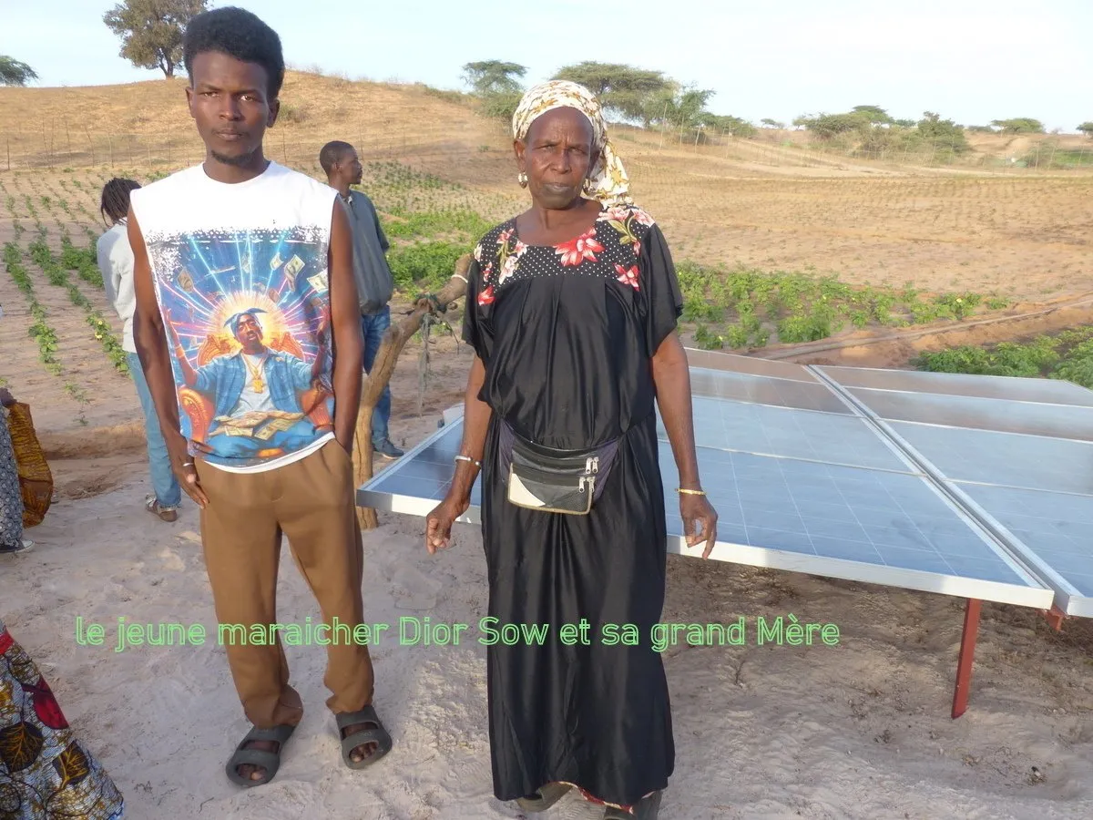 Le jeune maraîcher Dior Sow et sa grand-mère